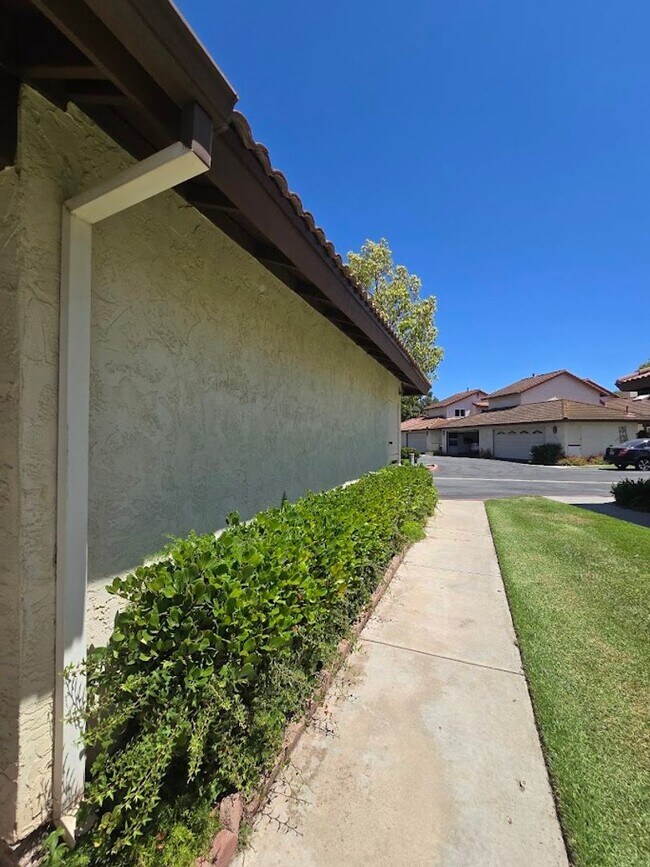 Foto del edificio - Light-Filled End Unit Condo, 2BD/2.5BA wit...