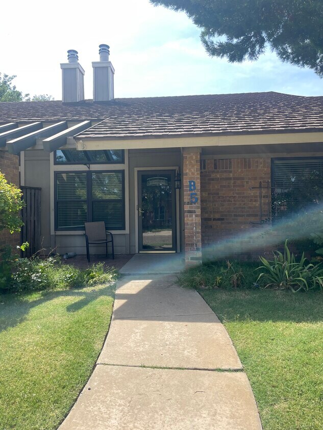 Front - 3100 Fleetwood Dr