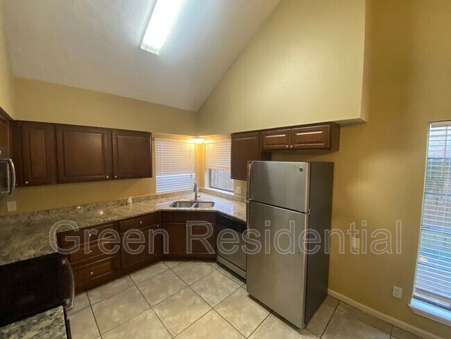 Building Photo - 17510 Mapletrail Dr