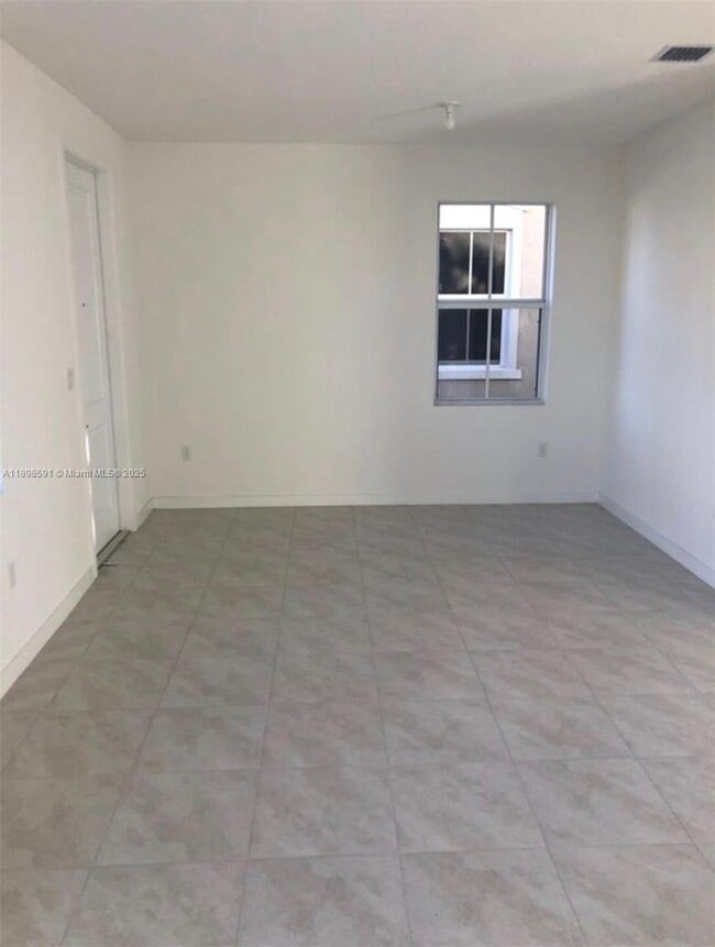 Building Photo - 24340 SW 117th Ave