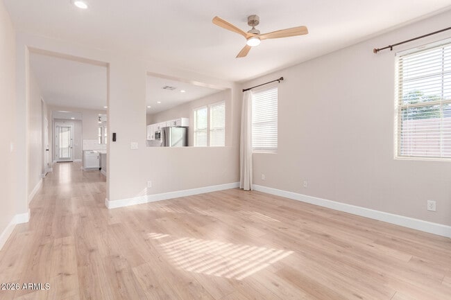 Building Photo - 868 E Zesta Ln