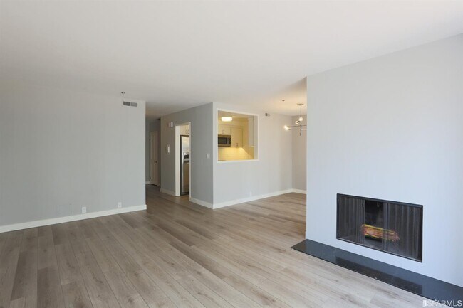 Building Photo - 156 Lombard St