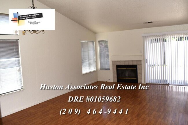 Foto del edificio - 2461 Fairway Glen St
