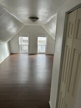 Building Photo - 230 E Chestnut St