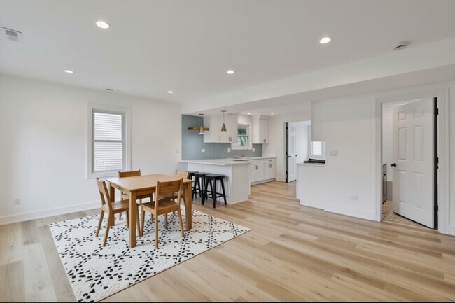 Foto del edificio - 9705 Oak Park Ave