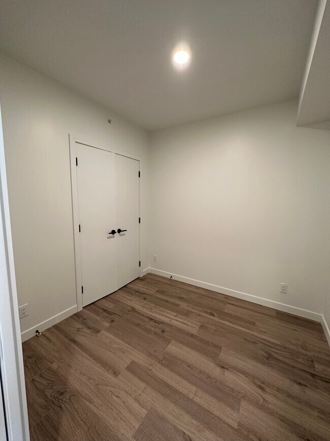 Building Photo - 10448 University Dr