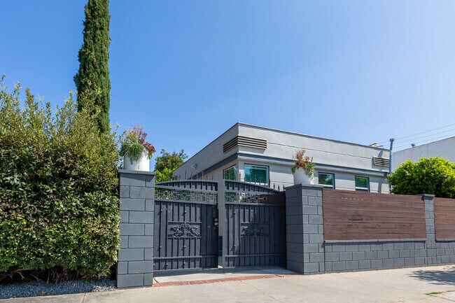 Primary Photo - 5525 York Blvd
