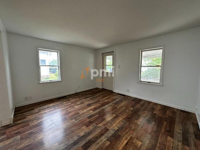 Building Photo - 810 Poplar St