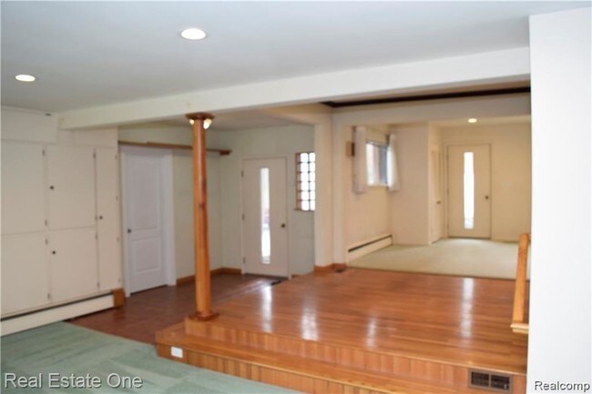 Building Photo - 251 Habrand Dr