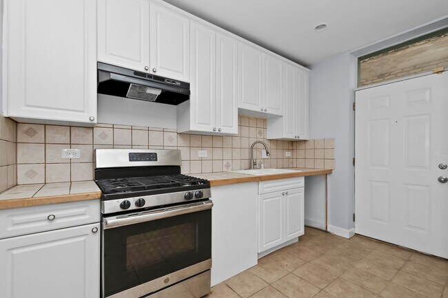 Building Photo - One Bedroom Unit in South Shore