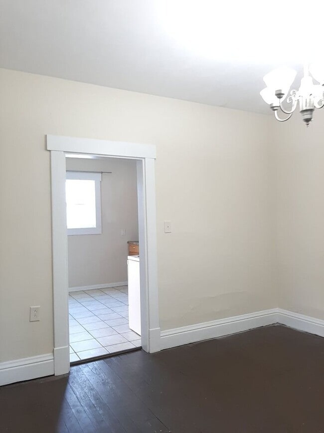 Building Photo - 3 Bedroom/ 1 Bath House in South Park—Avai...
