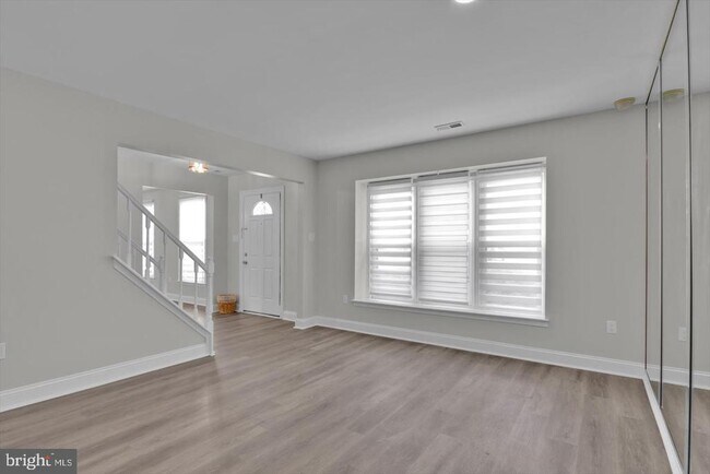 Foto del edificio - 205 Longstone Dr