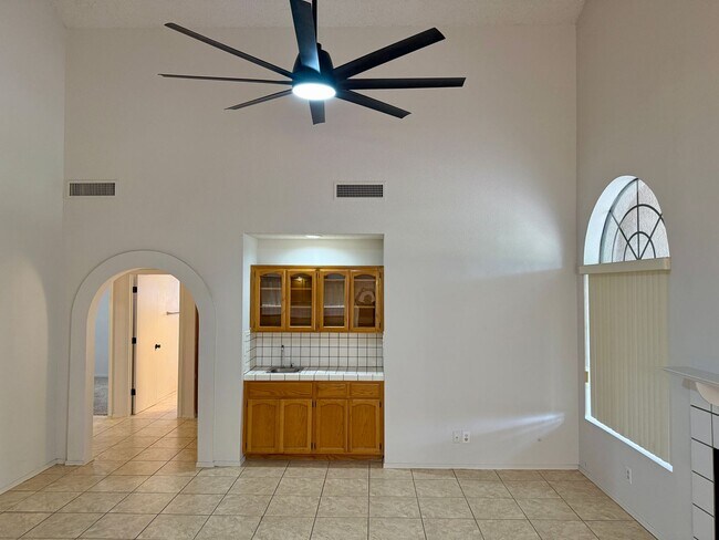Building Photo - 10236 S Del Rico