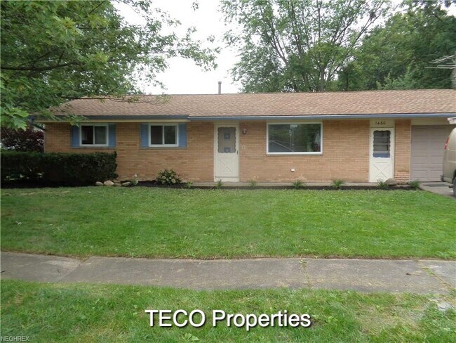 Building Photo - 1460 Hollyview Dr