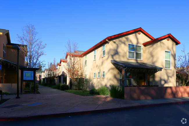 Building Photo - Larkfield Oaks