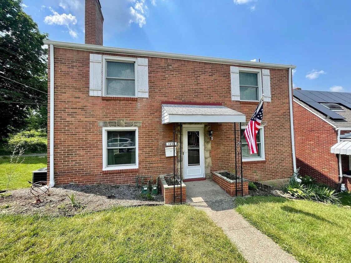 Foto principal - Updated 2 bed 1 bath apartment!