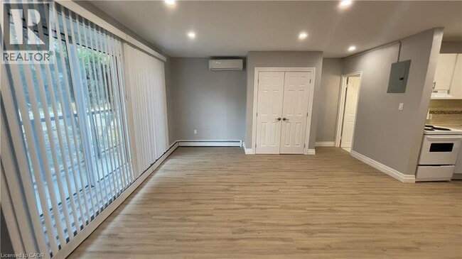 Photo du bâtiment - 326 Hunter St E