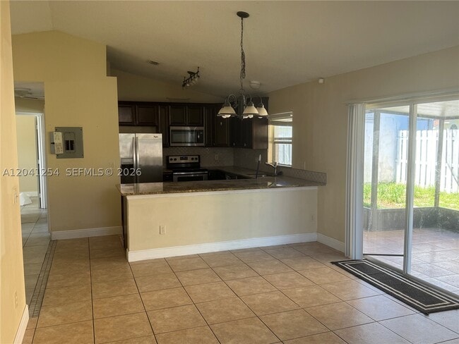 Building Photo - 2399 Harbor Town Dr