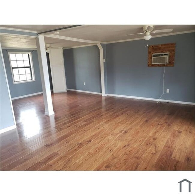 Building Photo - Property Manager
