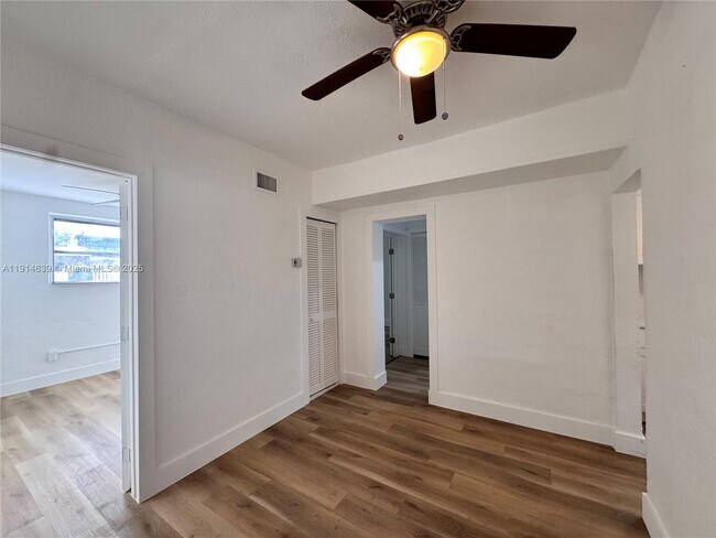 Foto del edificio - 2381 NW 153rd St