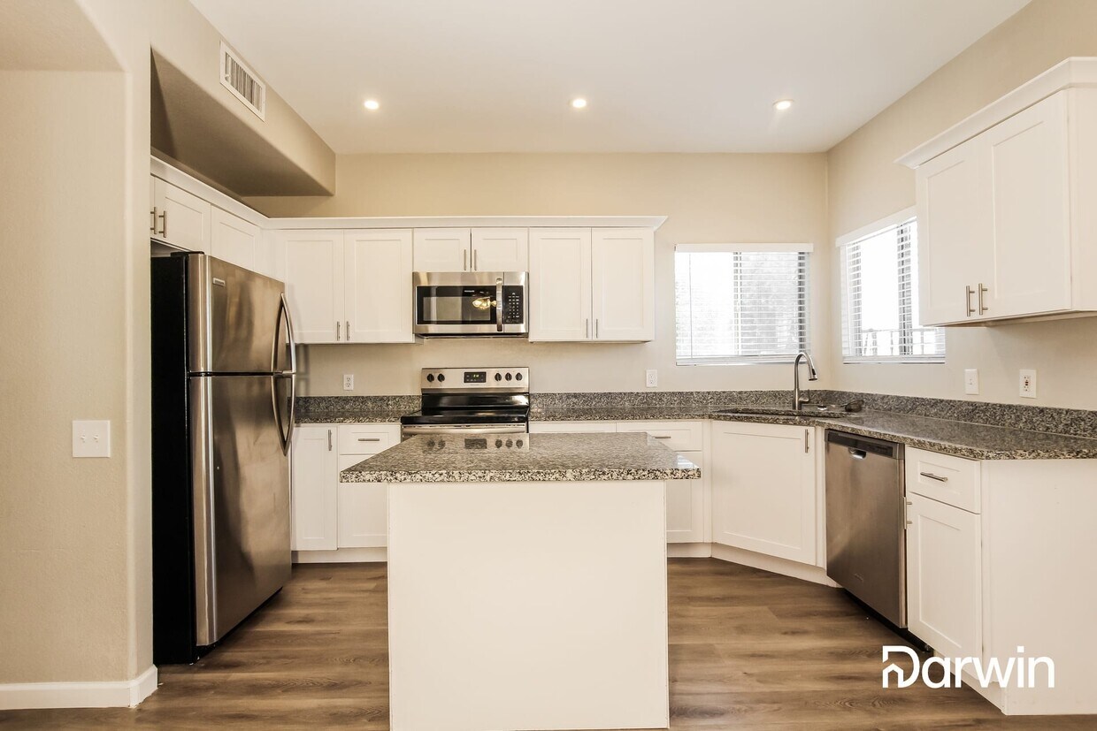 Primary Photo - 21906 N 70th Ave, Glendale, AZ 85310