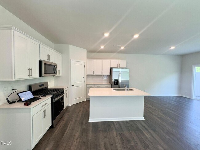 Building Photo - 1831 Hinesley Dr