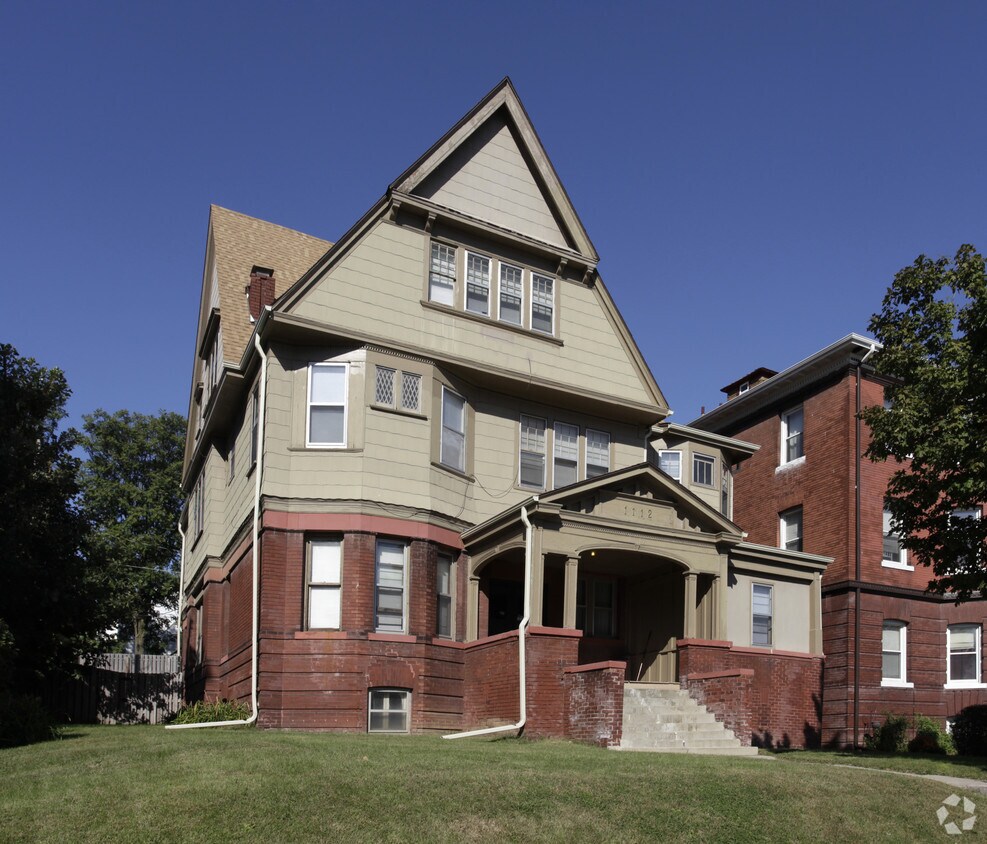 Primary Photo - 1112 Park Ave