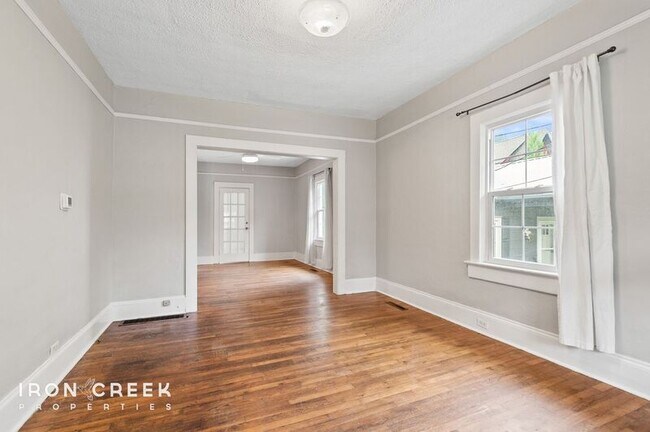 Foto del edificio - 26 Murdock Ave