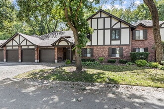 Building Photo - 8125 Willow Dr