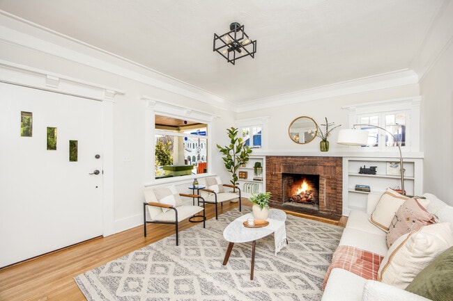 Building Photo - 407 Benton Wy