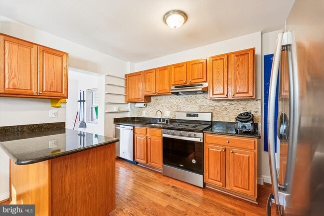 Building Photo - 4808 Fort Totten Dr NE