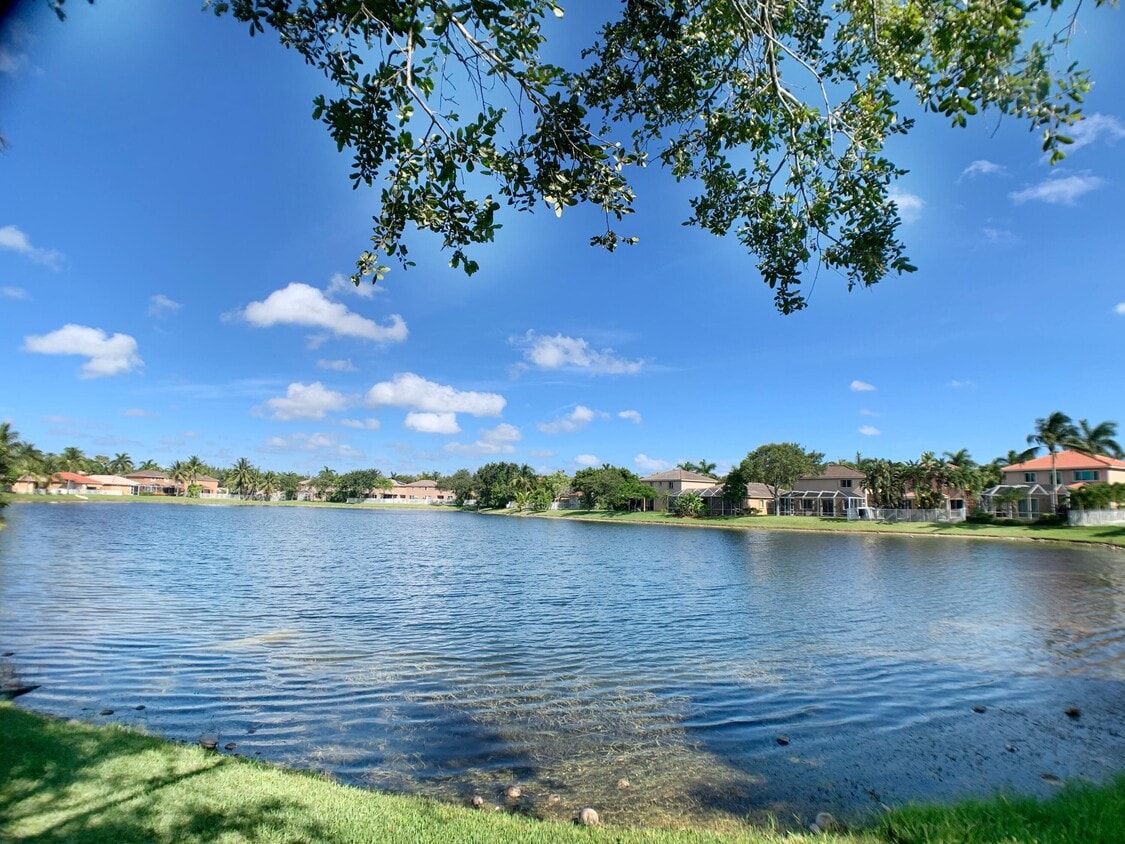 Primary Photo - 5152 Woodfield Way