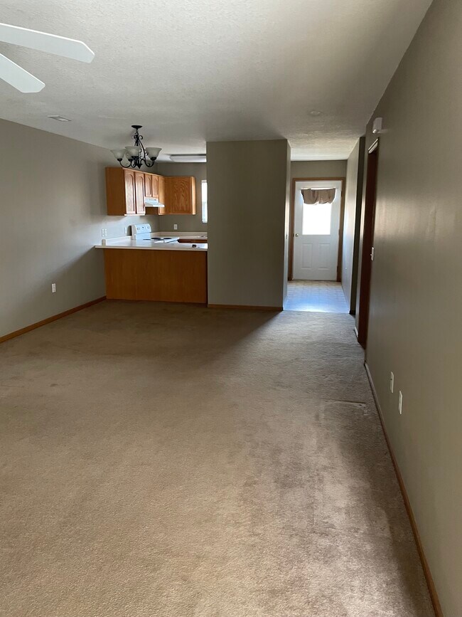 Building Photo - 18 Luther Ln