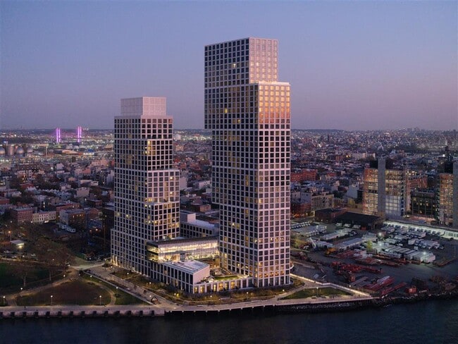 Foto del edificio - Eagle and West