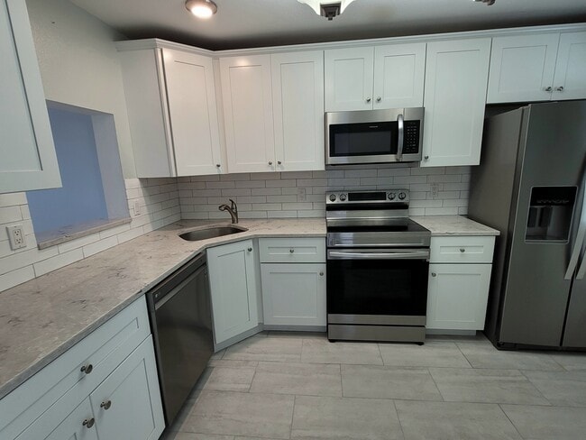 Foto del edificio - 729 Capri Isles Blvd