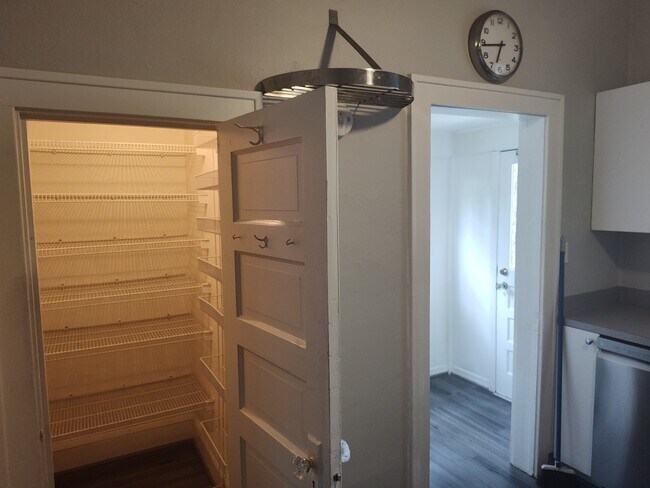 Foto del edificio - 405 W 18th St