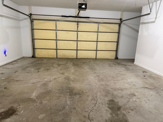 Building Photo - 2 bedroom 2 bath townhouse
