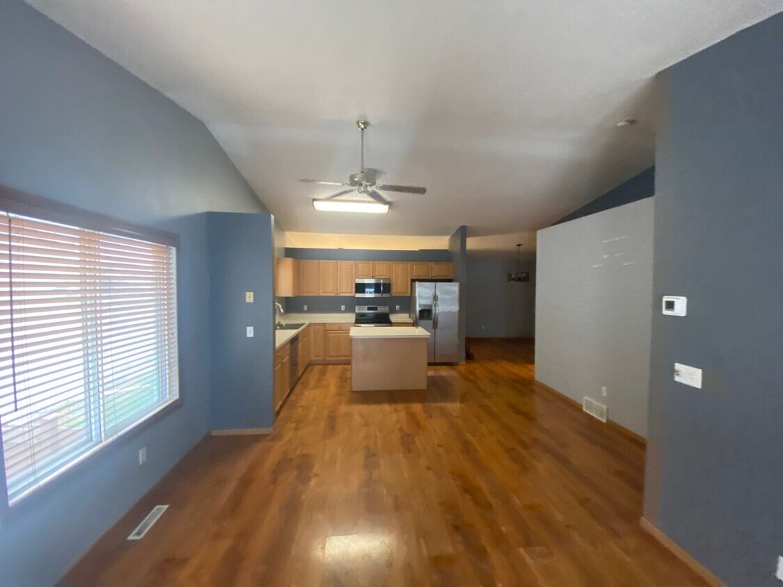 Foto del edificio - 3 Bed/ 2 Bath Home - $1,825 Per Month