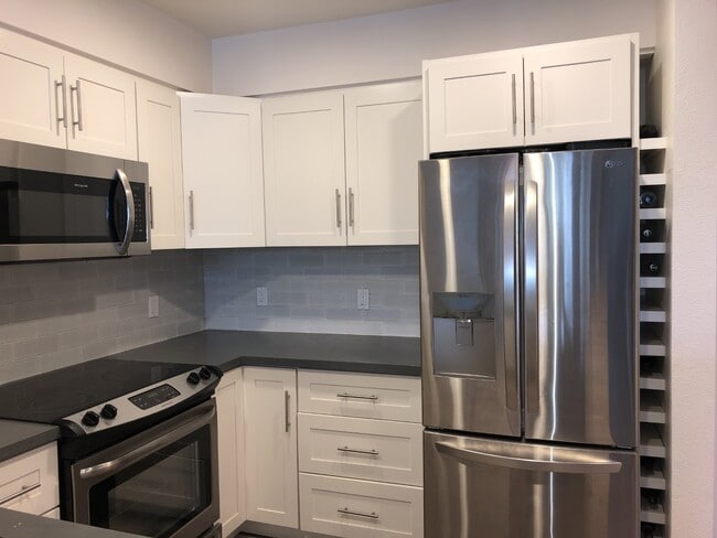 Building Photo - 8400 Oceanview Ter
