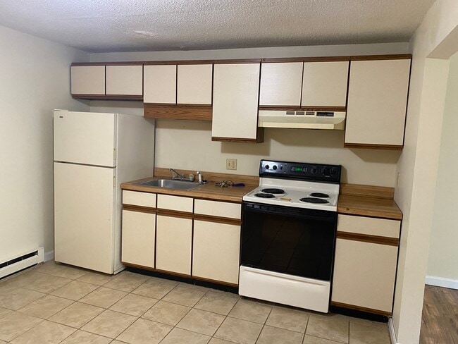 Building Photo - 250 Spring Cir