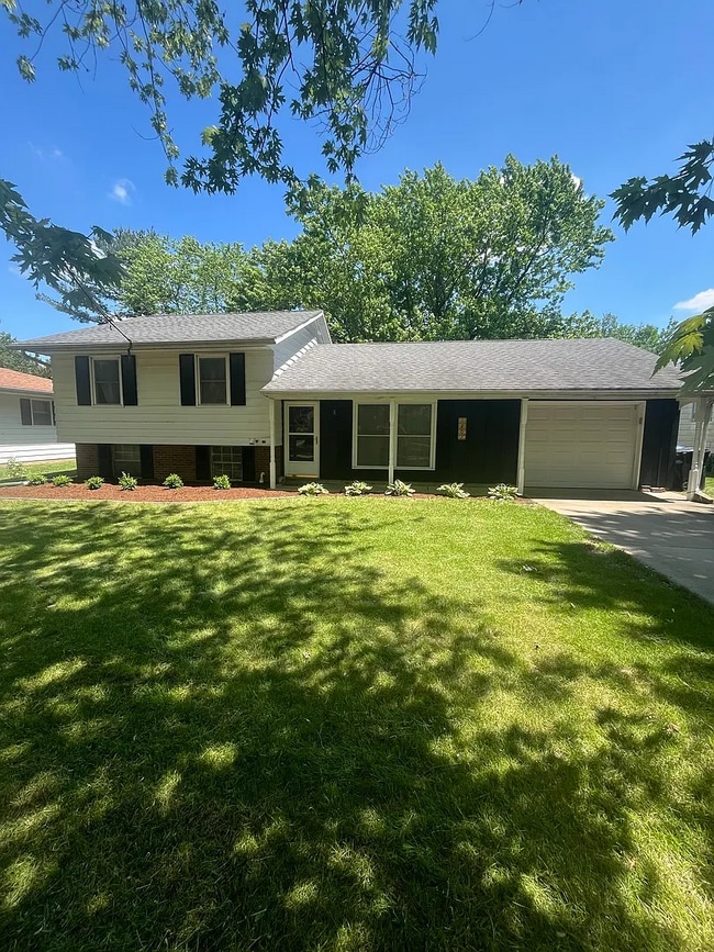 Building Photo - 1207 Sandburg Dr Building Photo - 1207 Sandburg Dr