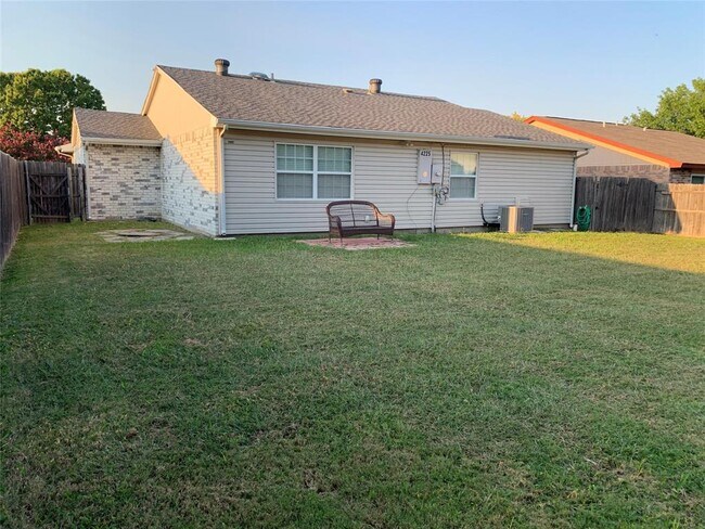 Building Photo - 4225 Driscoll Dr