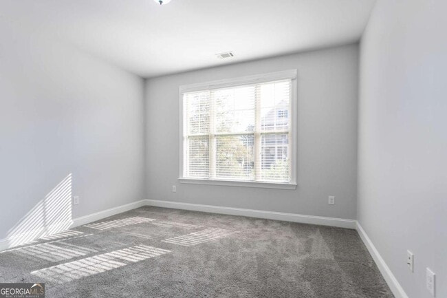 Building Photo - 330 La Perla Dr