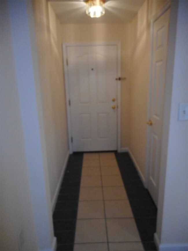 Building Photo - 1124 Chesapeake Dr