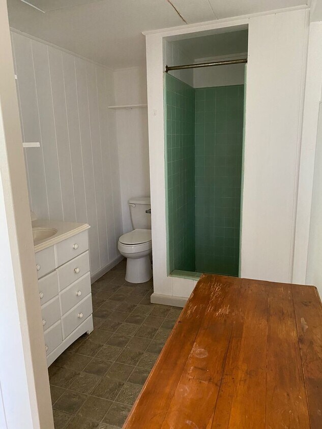 Foto del edificio - Waipahu: Studio 1 bath apartment located behind the garage