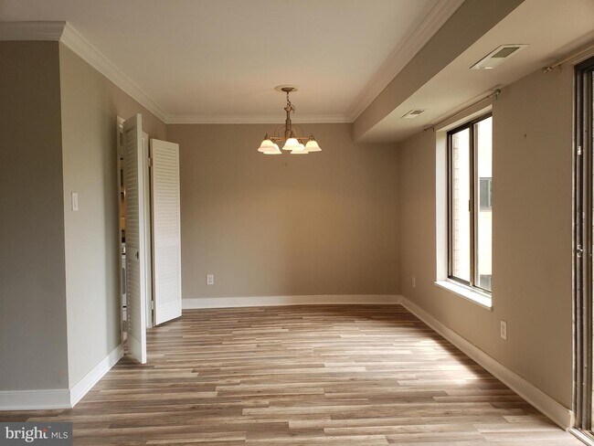 Foto del edificio - 6001 Arlington Blvd