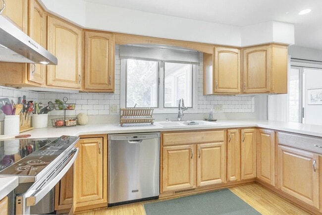 Building Photo - 313 Walnut Grove Dr