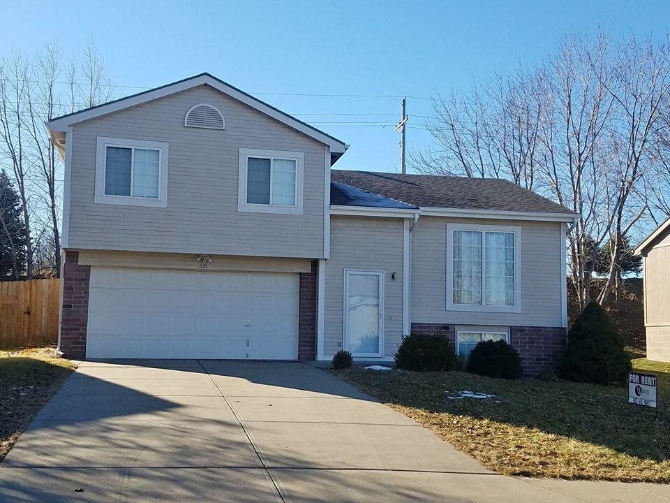 1121 Devon Dr, Papillion, NE 68046 House Rental in Papillion, NE