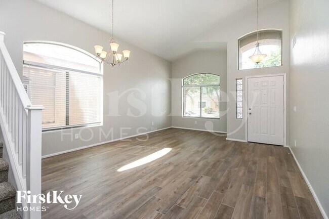 Foto del edificio - 1759 E Leslie Ave