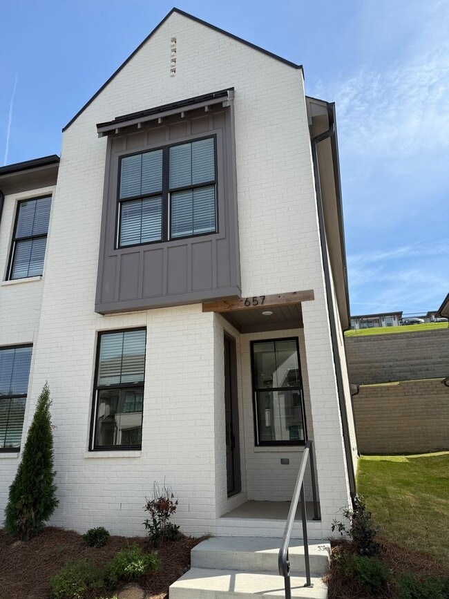 Building Photo - 657 Miramar Ln